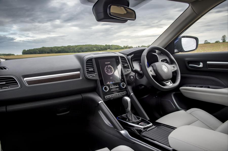 Интерьер Renault Koleos 2017 года  (UK) (фото 4 из 40)